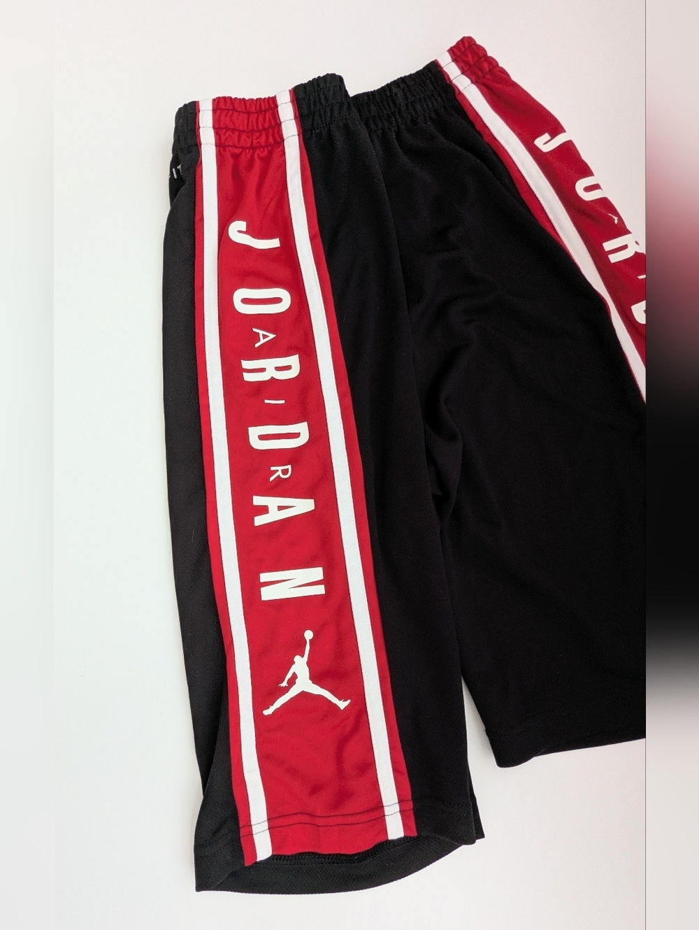 Jordan Boys' (XL/13-15 yrs) Black & Red Dri-Fit Basketball Shorts w/Brand Panels